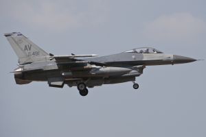 aviano april 02  2011 viper37 f 16cm 88 0491 510thfs 31stfw  aviano ab  italy aviano april 02  2011 viper37 f 16cm 88 0491 510thfs 31stfw  aviano ab  italy