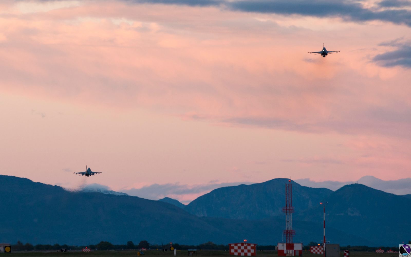 Birds of a feather: F-16s train over Aviano skies Birds of a feather: F-16s train over Aviano skies