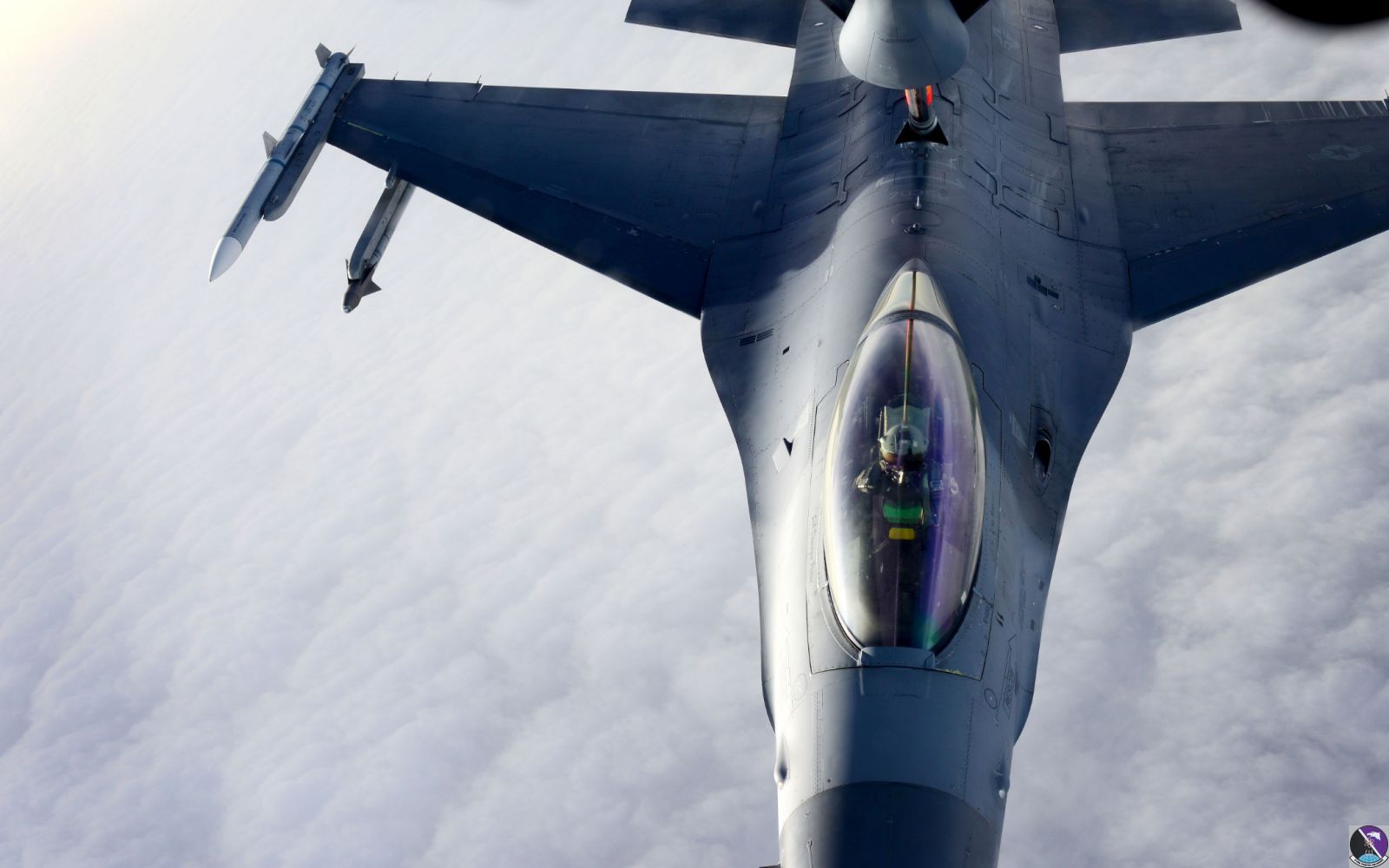 F-16 pilots, KC-135 crews team for mid-air refueling training F-16 pilots, KC-135 crews team for mid-air refueling training