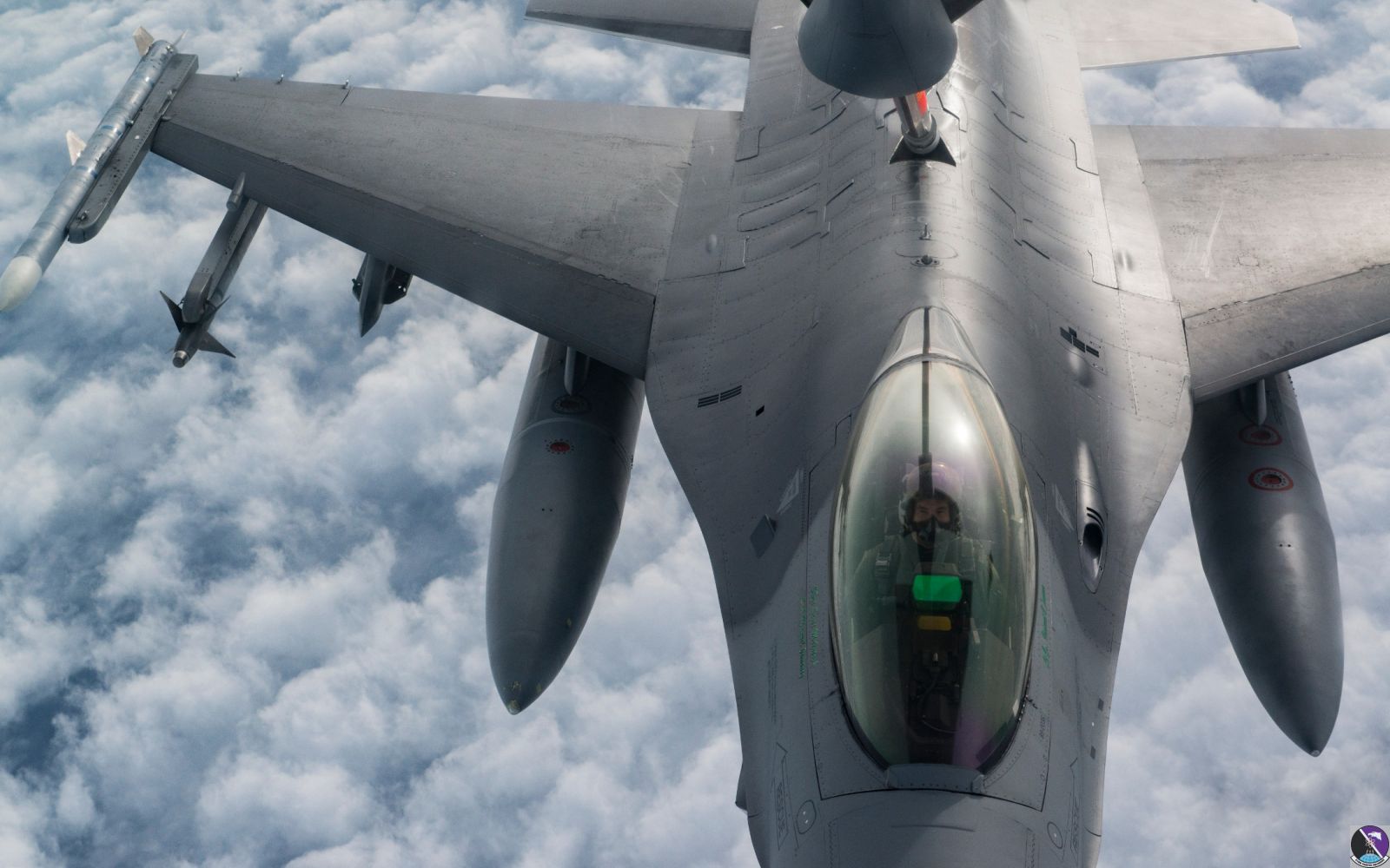 F-16 pilots, KC-135 crews team for mid-air refueling training F-16 pilots, KC-135 crews team for mid-air refueling training