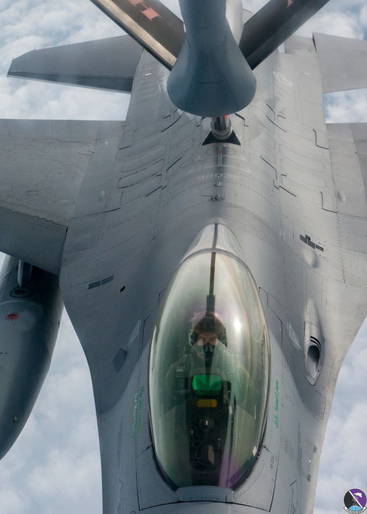 F-16 pilots, KC-135 crews team for mid-air refueling training F-16 pilots, KC-135 crews team for mid-air refueling training