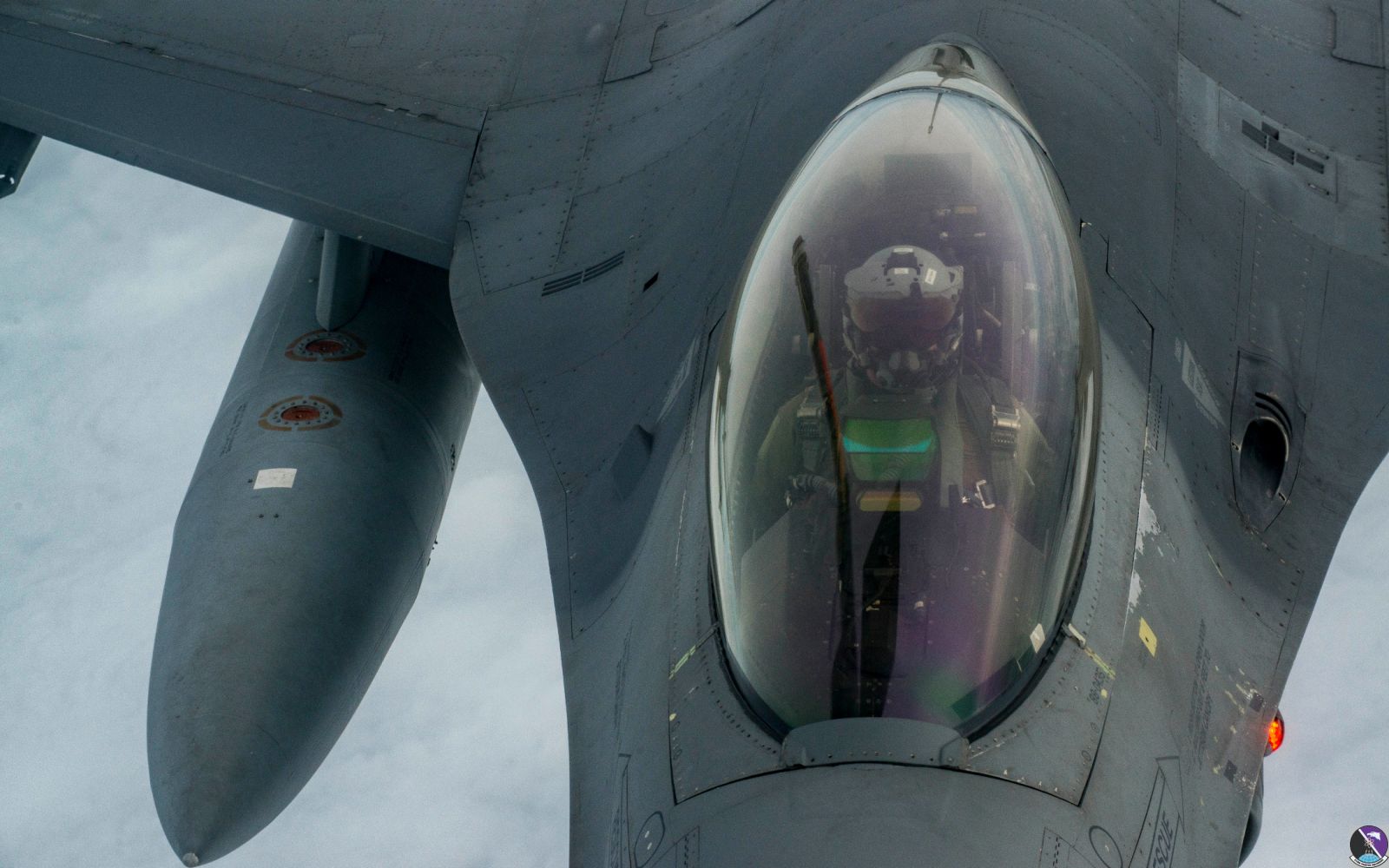 F-16 pilots, KC-135 crews team for mid-air refueling training F-16 pilots, KC-135 crews team for mid-air refueling training