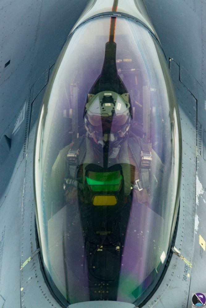 F-16 pilots, KC-135 crews team for mid-air refueling training F-16 pilots, KC-135 crews team for mid-air refueling training