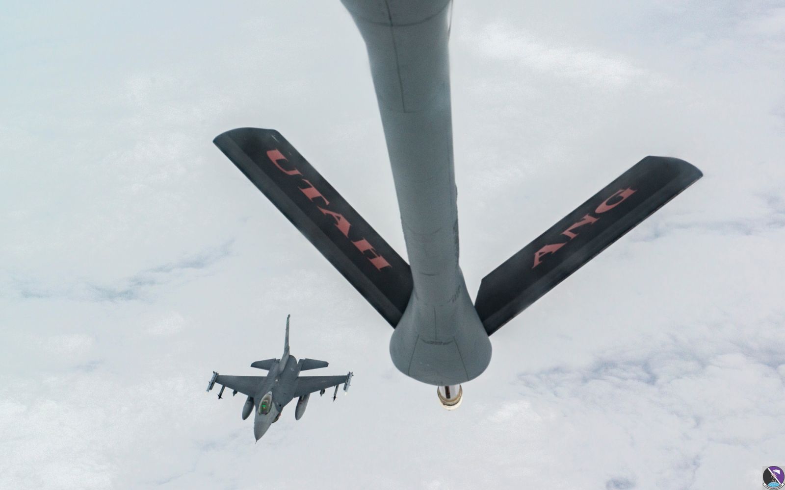 F-16 pilots, KC-135 crews team for mid-air refueling training F-16 pilots, KC-135 crews team for mid-air refueling training