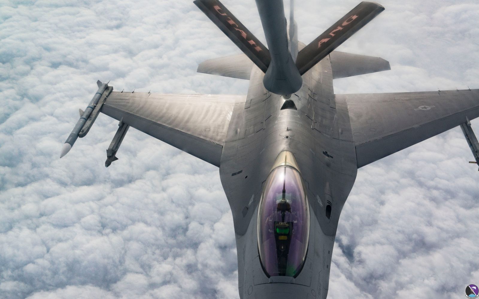 F-16 pilots, KC-135 crews team for mid-air refueling training F-16 pilots, KC-135 crews team for mid-air refueling training