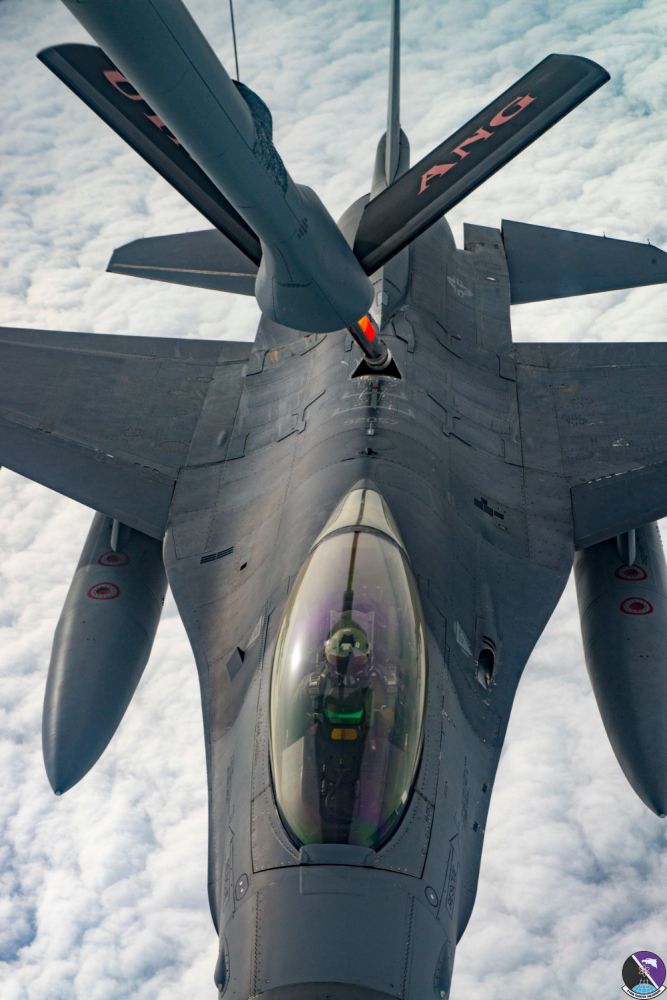 F-16 pilots, KC-135 crews team for mid-air refueling training F-16 pilots, KC-135 crews team for mid-air refueling training