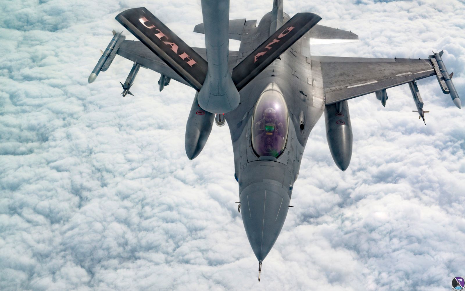 F-16 pilots, KC-135 crews team for mid-air refueling training F-16 pilots, KC-135 crews team for mid-air refueling training