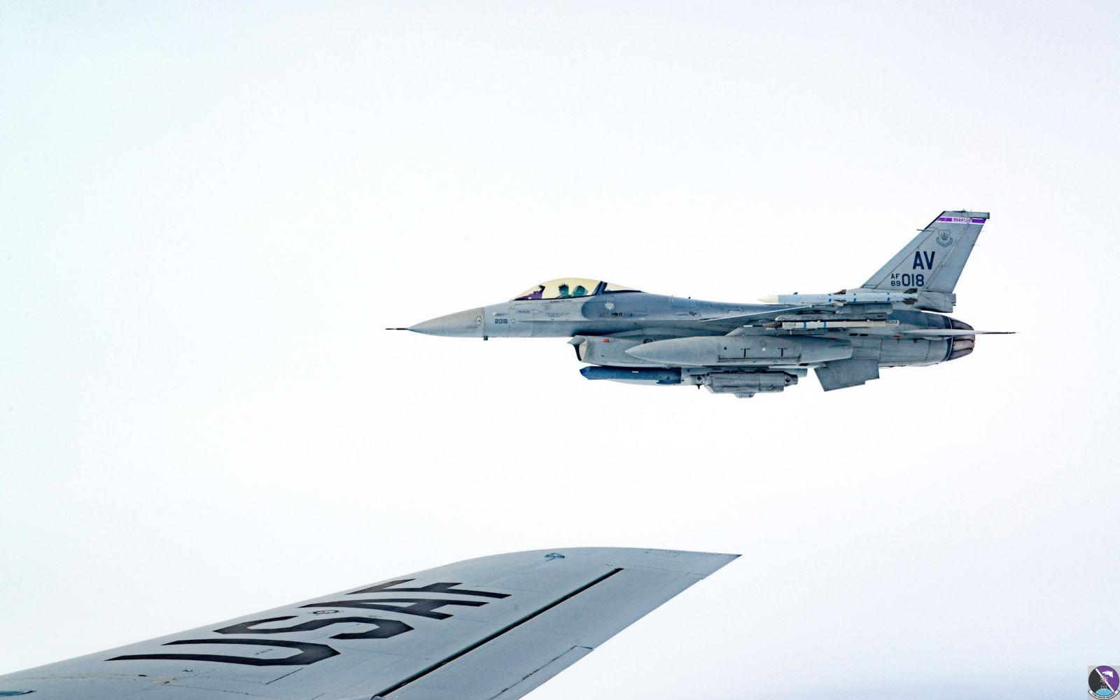F-16 pilots, KC-135 crews team for mid-air refueling training F-16 pilots, KC-135 crews team for mid-air refueling training