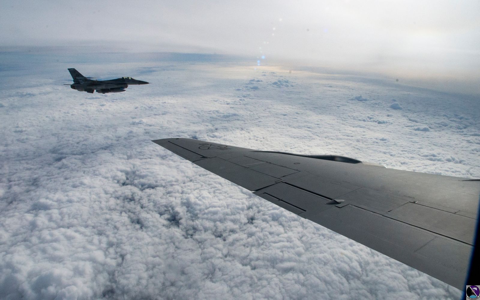 F-16 pilots, KC-135 crews team for mid-air refueling training F-16 pilots, KC-135 crews team for mid-air refueling training