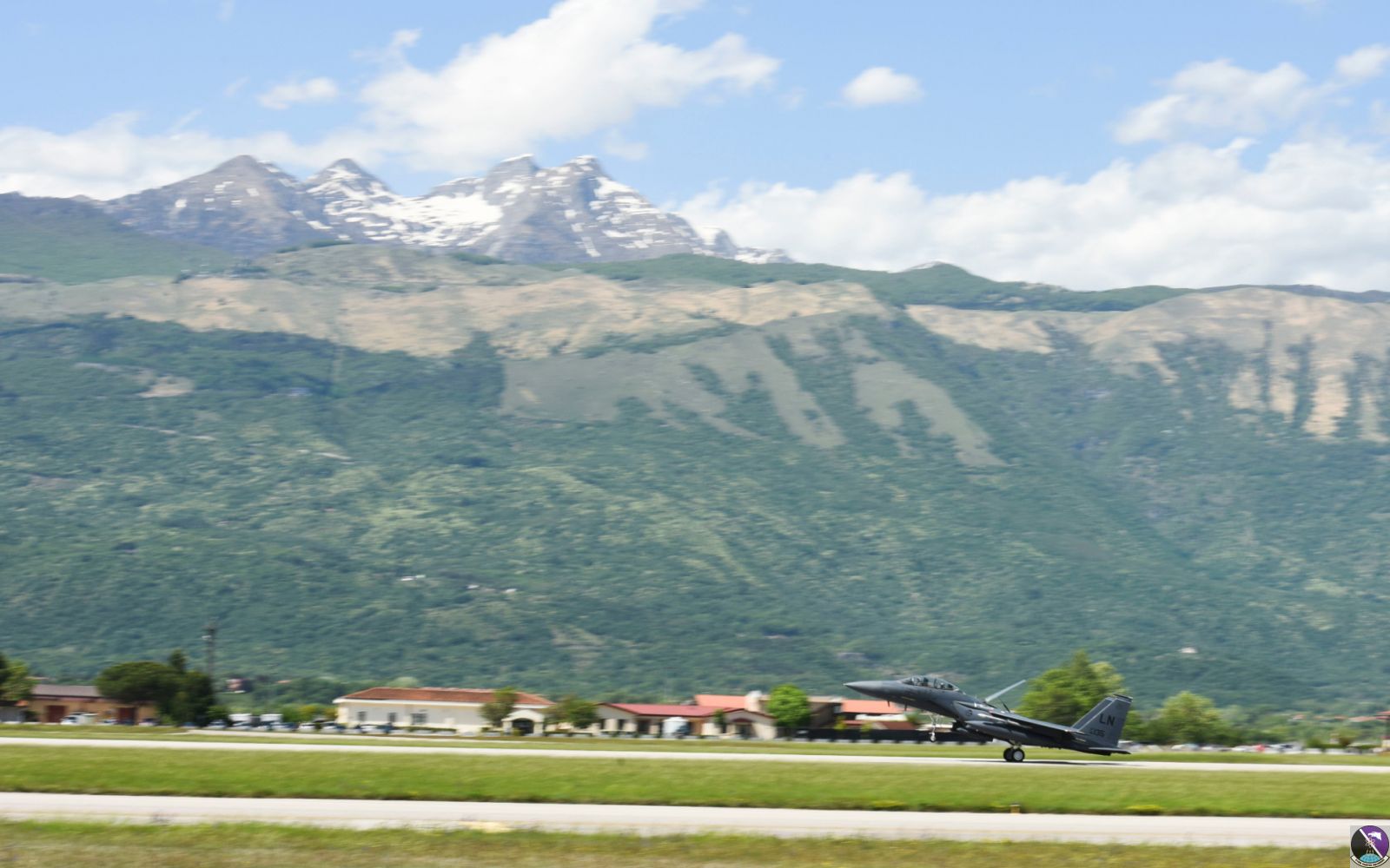 Jet lands at Aviano Jet lands at Aviano